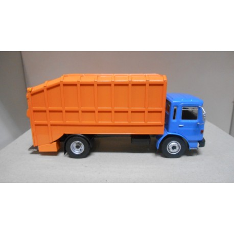 SAVIEM SM10 BASURAS/POUBELLE/GARBAGE CAMION/TRUCK 1:43 IXO ALTAYA