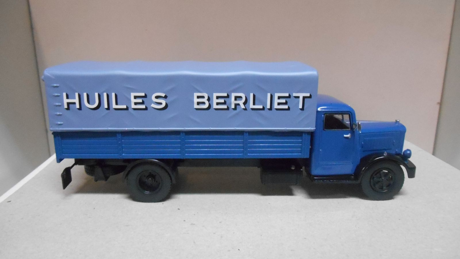 Altaya 1/43 - Camion Berliet GDC Huiles Berliet - Collection Utilitaire