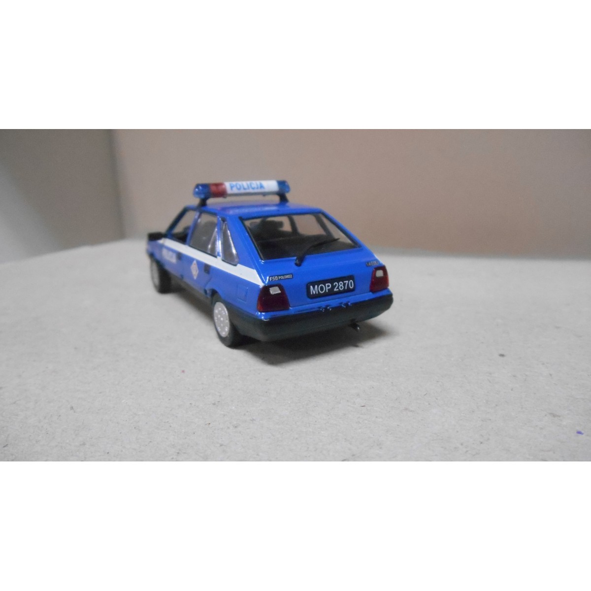 FSO POLONEZ CARO POLICIA/POLICJA 1:43 DeAGOSTINI IXO - BCN STOCK CARS