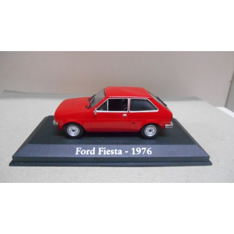 FORD FIESTA 1 1976 RED/ROUGE MATRICULA ESPAÑA 1:43 RBA IXO HARD BOX