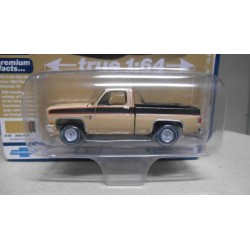 CHEVROLET SILVERADO 1985 10 FLEETSIDE DARK BROWN 1:64 AUTO WORLD