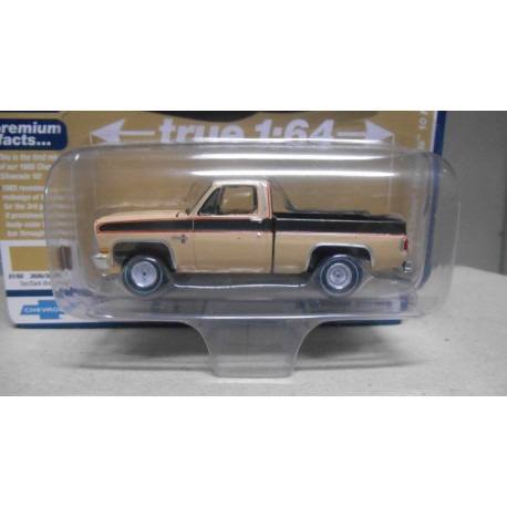 CHEVROLET SILVERADO 1985 10 FLEETSIDE DARK BROWN 1:64 AUTO WORLD