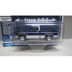 CHEVROLET SILVERADO 1985 10 FLEETSIDE BLUE/WHITE 1:64 AUTO WORLD