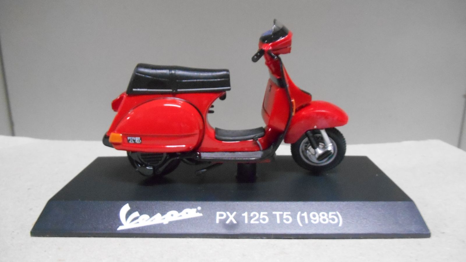 VESPA PX 125 T5 1985 MOTO/BIKE 1:18 SALVAT MAISTO BCN STOCK CARS