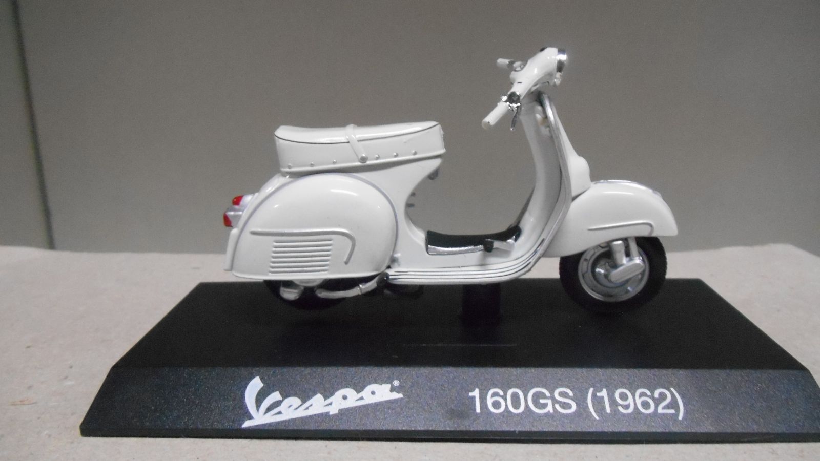 EBOND Modellino Vespa 160 1962 Scala 1:18 - Ricostruzione Dettagliata - Foto 5