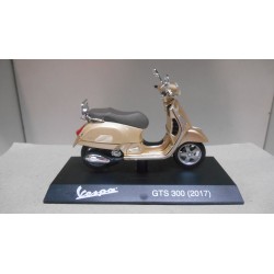 VESPA 2017 GTS 300 GOLD MOTO/BIKE 1:18 SALVAT MAISTO