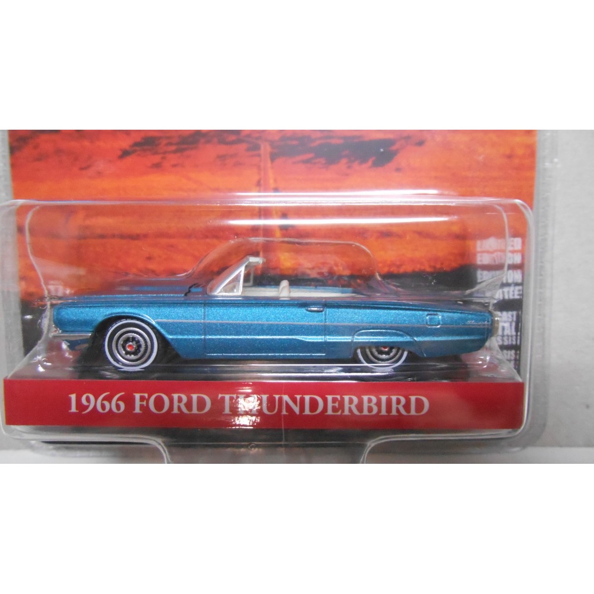 Collectibles Greenlight 44940-E Hollywood Series 34 - Thelma & Louise (1991) - 1966 Thunderbird Convertible 1/64 Scale
