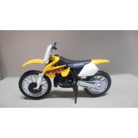 SUZUKI RM 250 YELLOW MOTO/BIKE 1:18 MAISTO