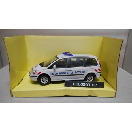 PEUGEOT 806 AMBULANCE SMUR NOGENT LE ROTROU 1:43 CARARAMA