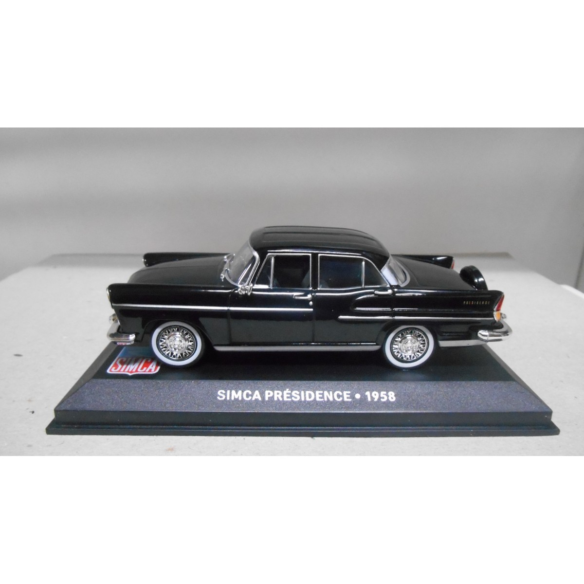 Voiture Miniature Simca Présidentielle 1958 - 1/43 - Ixo - Boîte Plexi - Noire