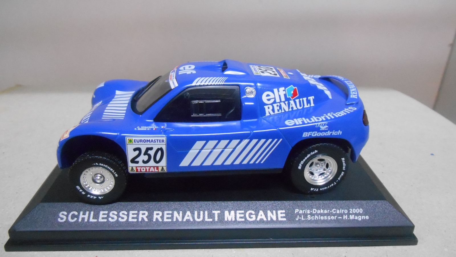 ixo•1/43•シュレッサー ルノー メガーヌ•パリダカ2000優勝車 SCHLESSER MEGANE RENAULT RALLY PARIS-DAKAR 2000 WIN J-L SCHLESSER
