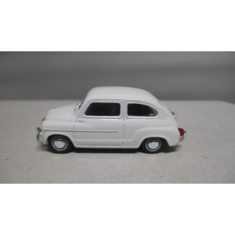 SEAT 600 D 1963 BLANCO 1:43 SALVAT SOLIDO USADO/EX PRIVADO/NO CAJA