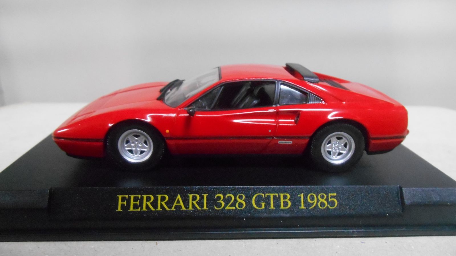 FERRARI 328 GTB 1985 ROJO/RED 1:43 SALVAT IXO HARD BOX - BCN STOCK