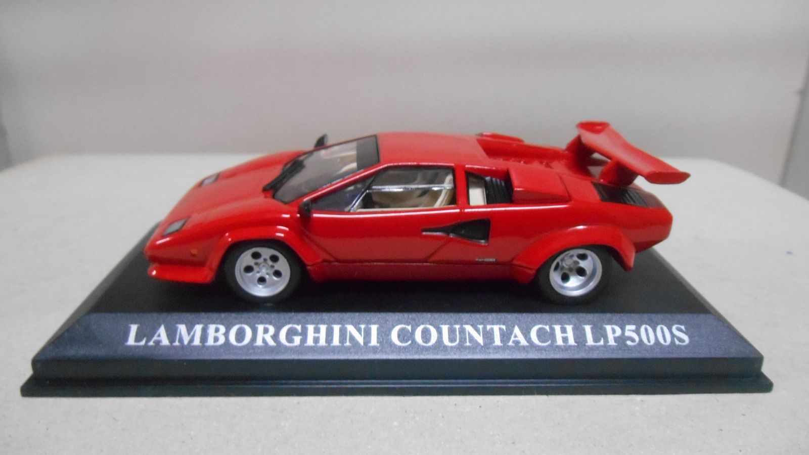 LAMBORGHINI COUNTACH LP500S ROJO/RED DREAM CARS 1:43 ALTAYA IXO
