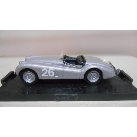 JAGUAR XK120 ROADSTER n26 SILVERSTONE 1951 S.MOSS 1:43 BRUMM