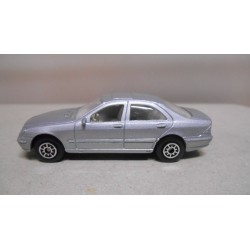 MERCEDES-BENZ S-CLASS 1:64 APX WELLY USADO/NO CAJA