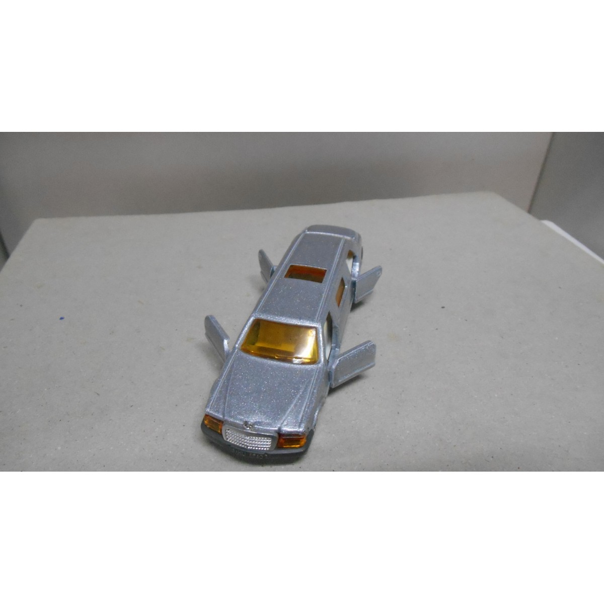 MERCEDES-BENZ LIMOUSINE 1:58 MAJORETTE DEFECT/NO ANTENAS/V FOTO