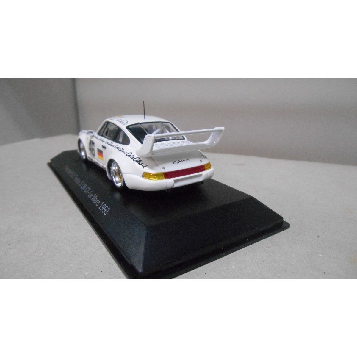 1:43 Spark Porsche 911 (993) GT2 Coupé Blanc 60 Années 911 Dealer Version
