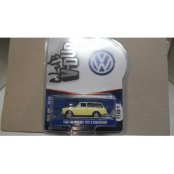 VOLKSWAGEN TYP 3 1500/1600 1966 SQUAREBACK V-DUBS 1:64 GREENLIGHT