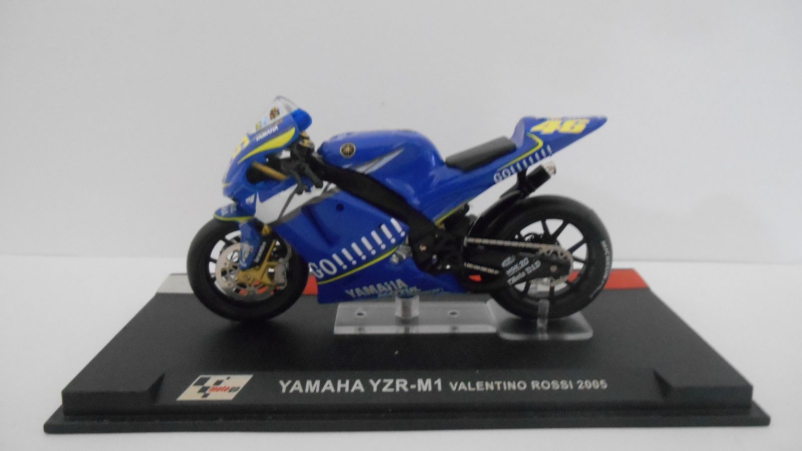 YAMAHA YZR M1 2005 VALENTINO ROSSI WINNER MOTO/BIKE 1:24 ALTAYA