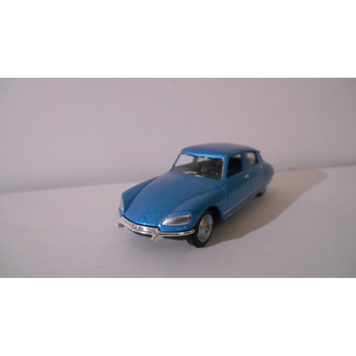 Voiture Miniature Welly Citroën DS 23 Blanche 1973 - Échelle 1:34-1:39, 4,5 Pouces, Neuve Sous Boîte