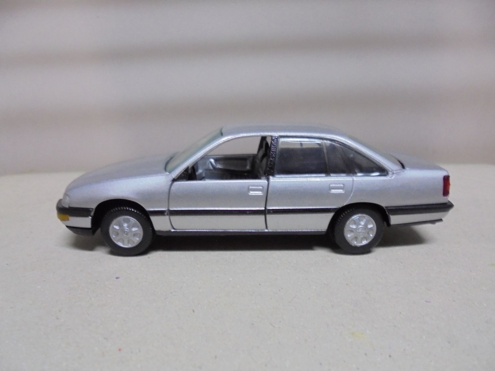 Minichamps SB 1/43 - Opel Senator A Silver