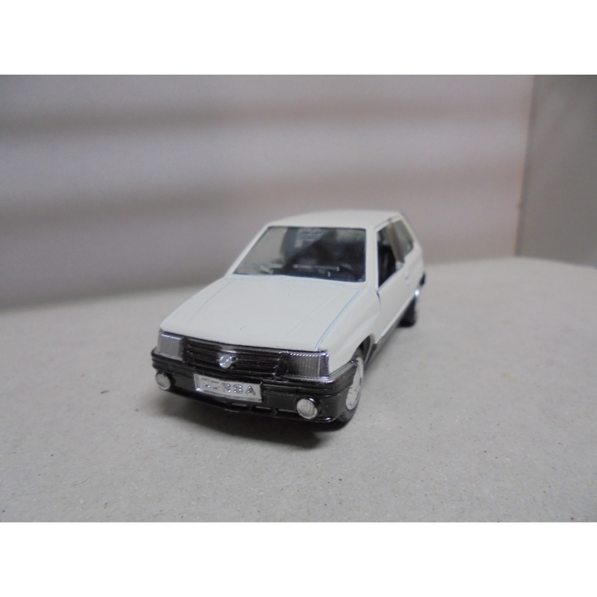 GAMA SB 1/43 - Opel Vectra 4 Portes Grise 1992 EUR 23,00 - FR