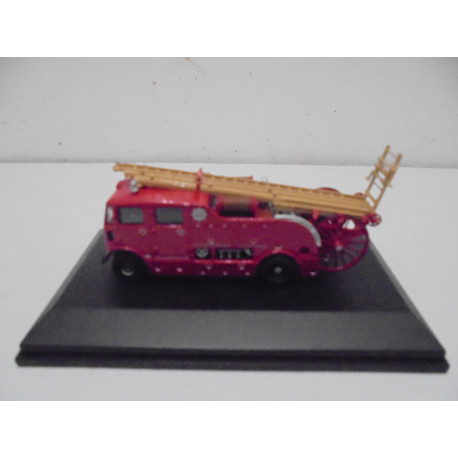 AEC REGENT FIRE/POMPIERS/BOMBEROS SCOTLAND 1:76 OXFORD