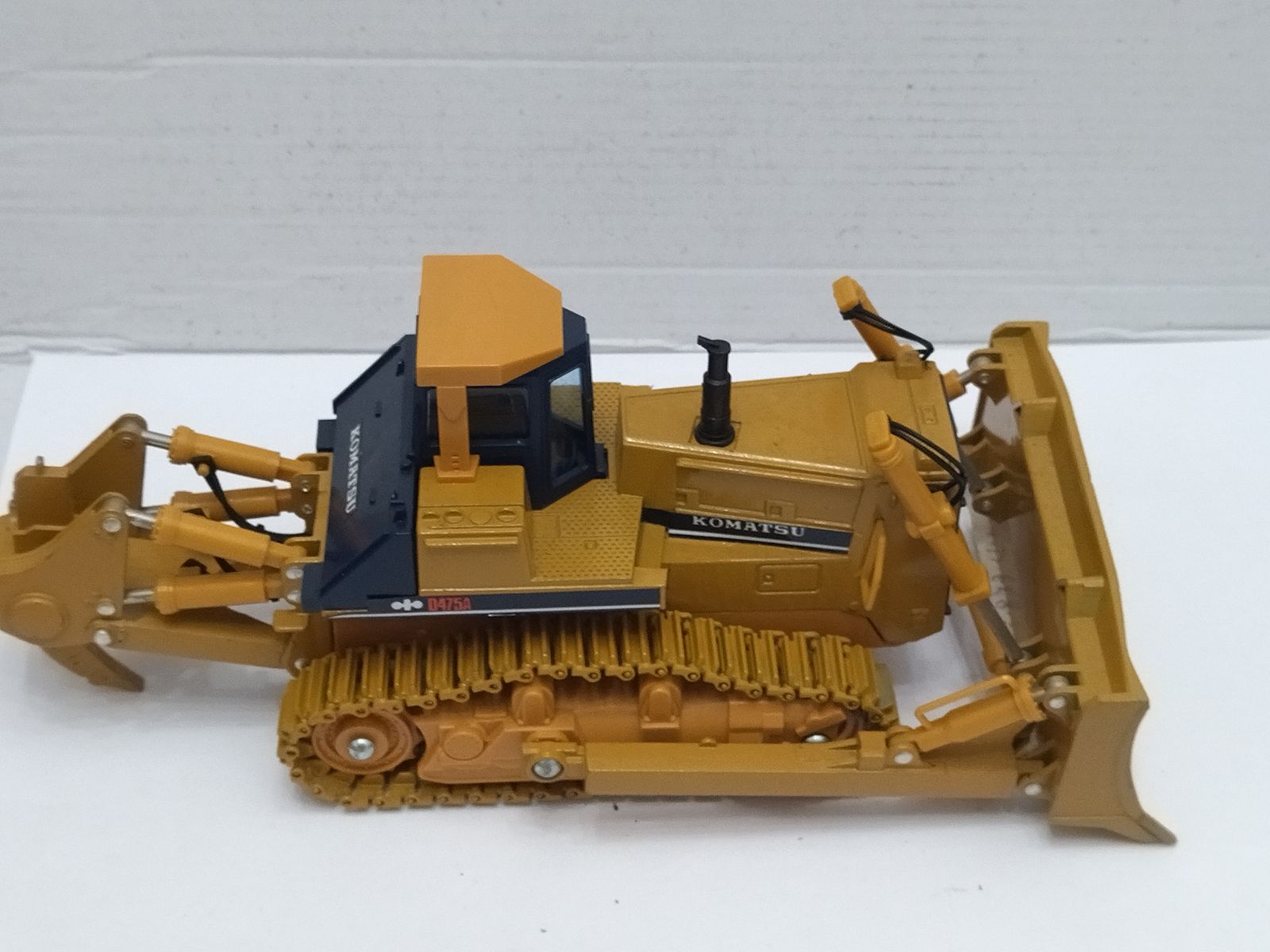 komatsu-d475a-bulldozer-150-