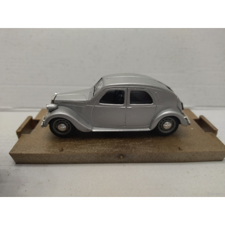 LANCIA APRILIA 1936 ARGENTO 1:43 BRUMM R058 BOX REVIVAL