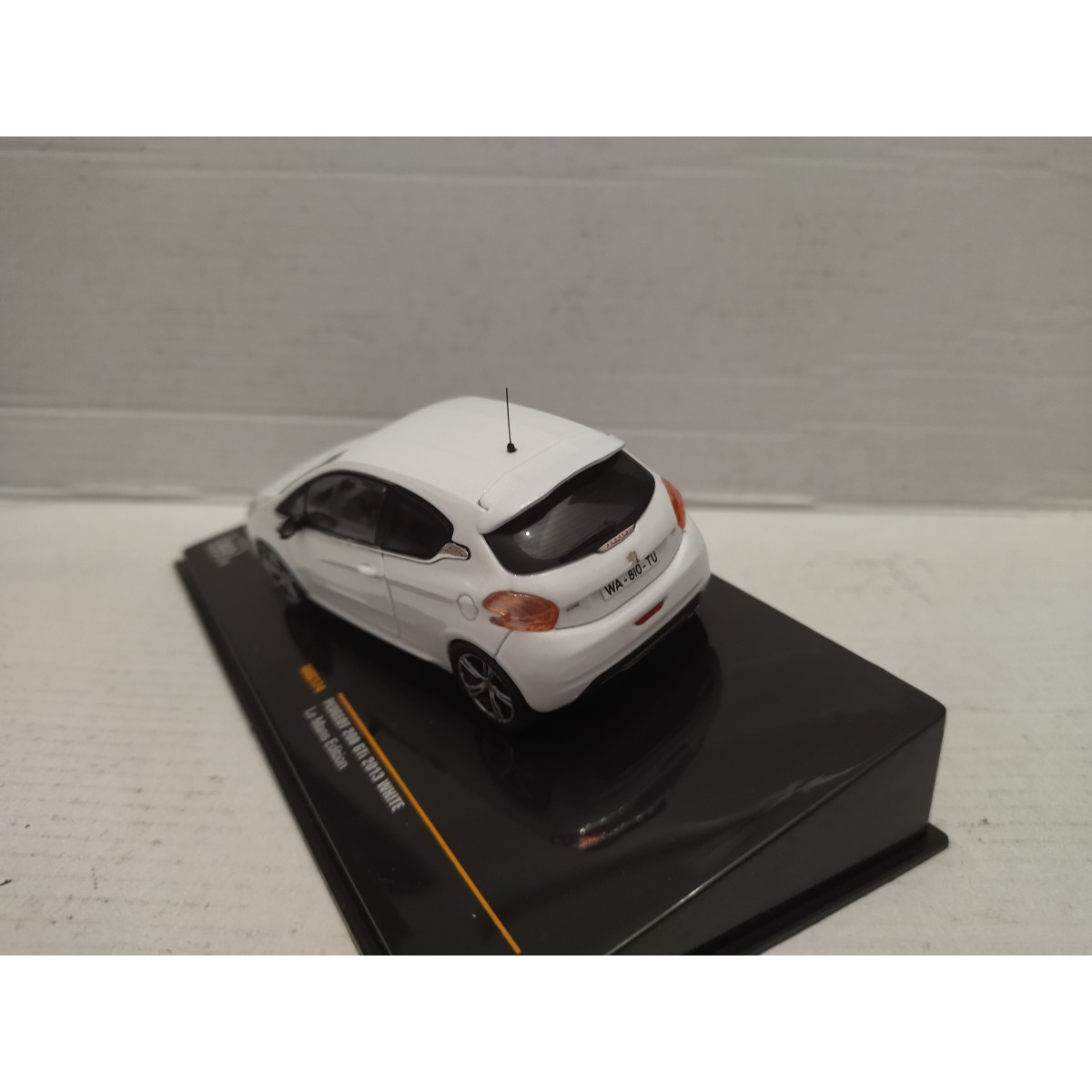 PEUGEOT 208 GTi 2013 WHITE LE MANS EDITION 1:43 IXO MOC174