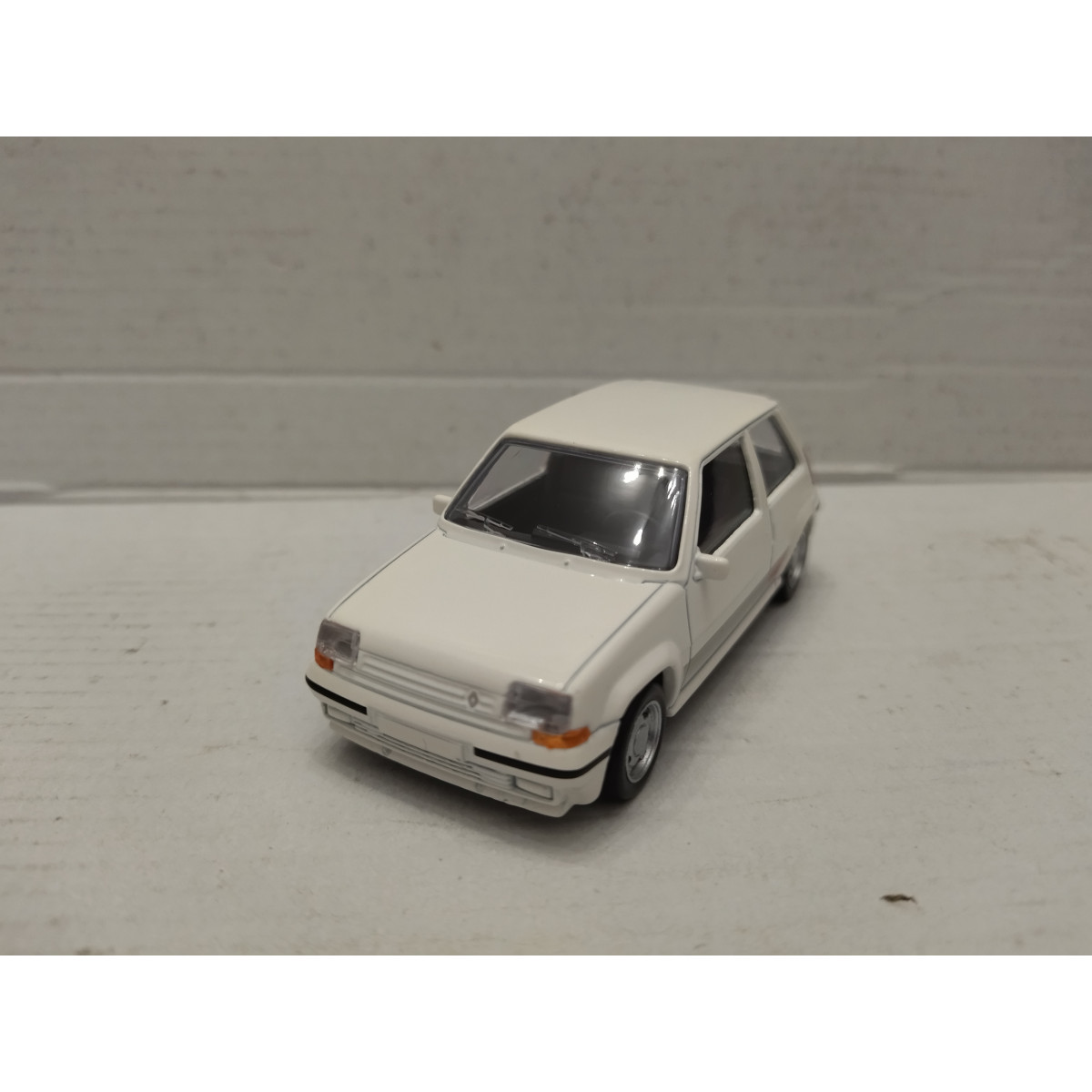 Norev RENAULT SUPERCINQ GT TURBO PH II 1988 RED JET CAR 1:43 Norev RENAULT SUPERCINQ GT TURBO PH II 1988 RED JET CAR 1:43