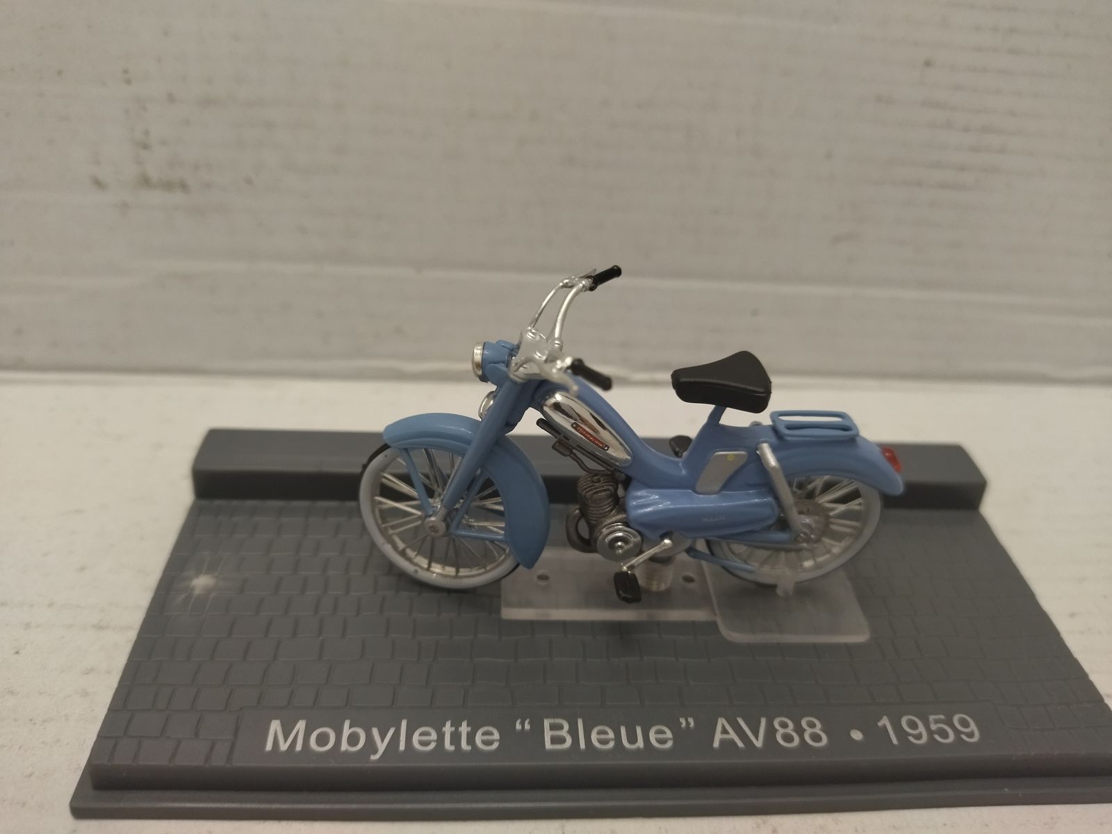 MOBYLETTE BLEUE AV88 1959 CLASSIC MOTO/BIKE 1:24 ALTAYA IXO - BCN