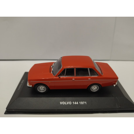 VOLVO 144 1971 RED 1:43 IXO CLC011 DEFECT/ RETRO ROTO/V FOTO