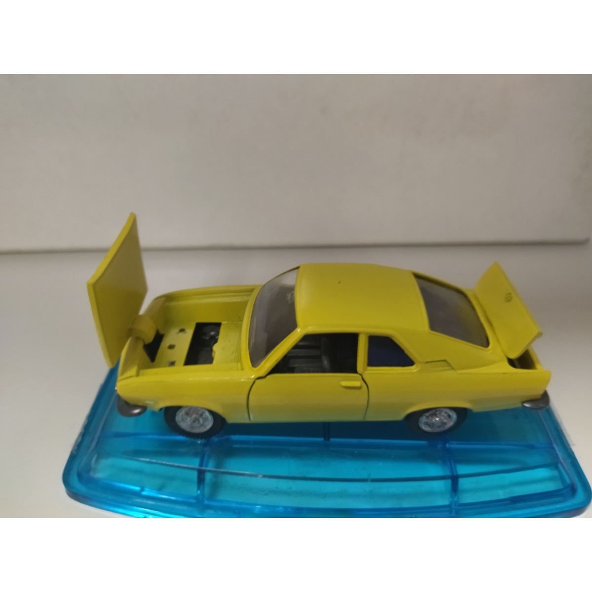 Opel Manta - Auto Pilen 345 Spain - 1:43 in Box *68439