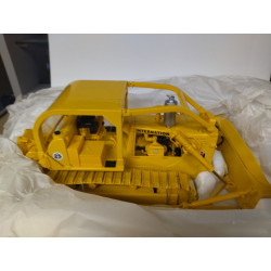 INTERNATIONAL HARVESTER TD-25 BULLDOZER W/SWEEP ROPS AND WINCH 1:25 FIRST GEAR