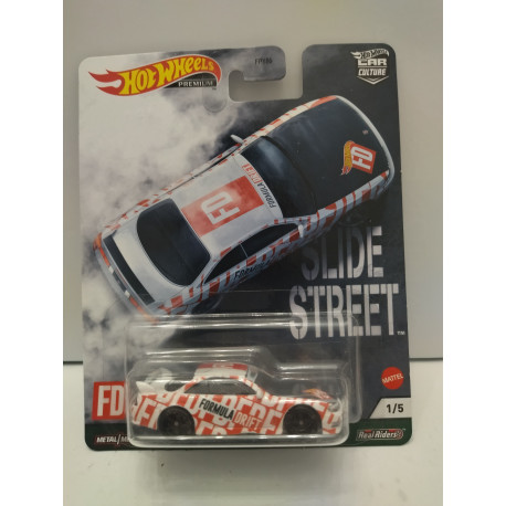 NISSAN SILVIA S14 1/5 SLIDE STREET 1:64 HOT WHEELS PREMIUM